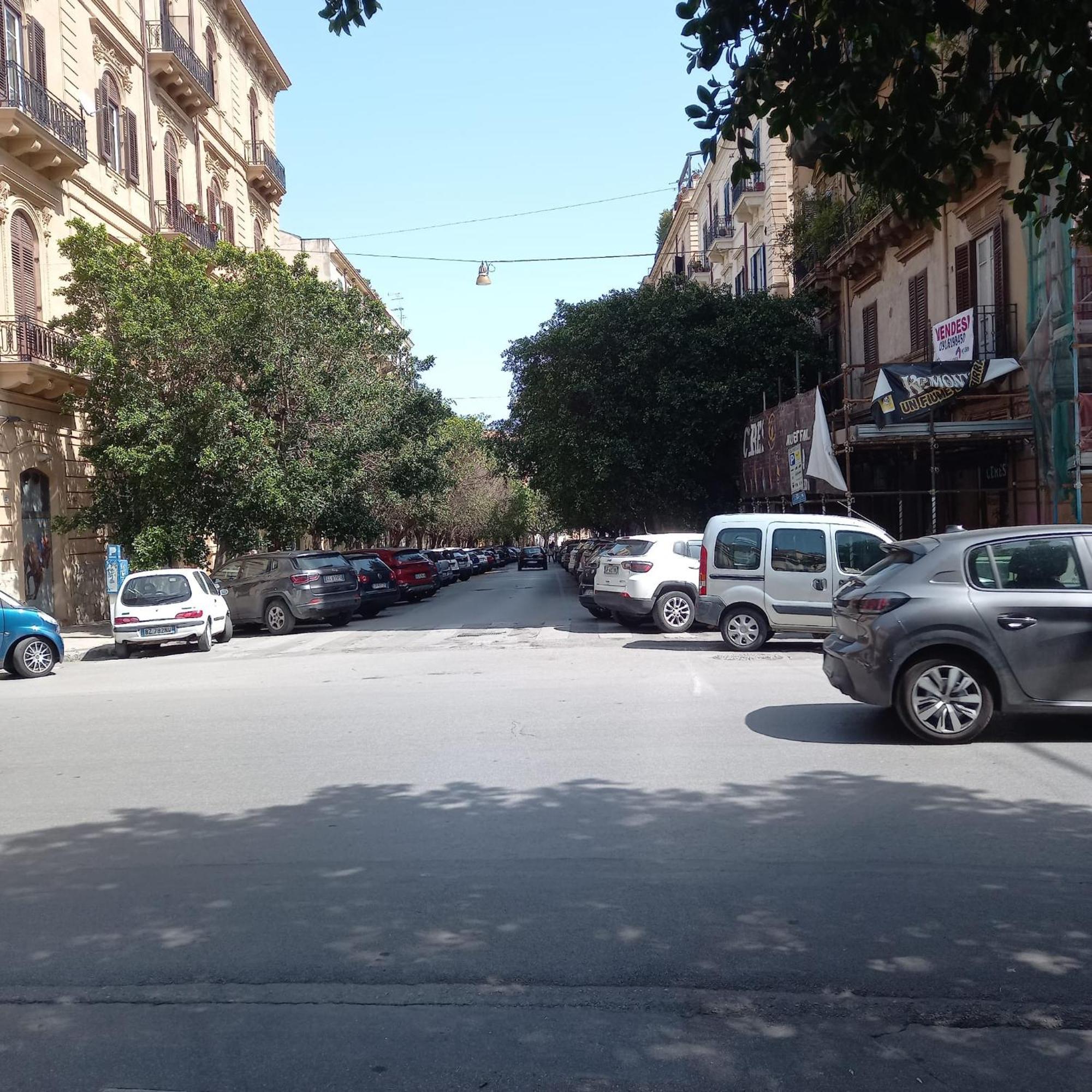 A Casa Di Lori Apartment Palermo Luaran gambar